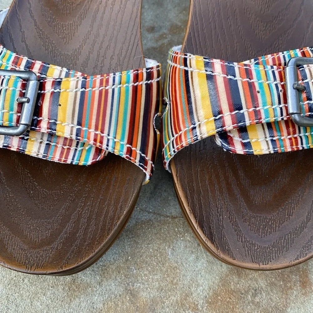 Dr. Scholls faux wood slip on sandals colorful stripe gold tone buckle womens 9